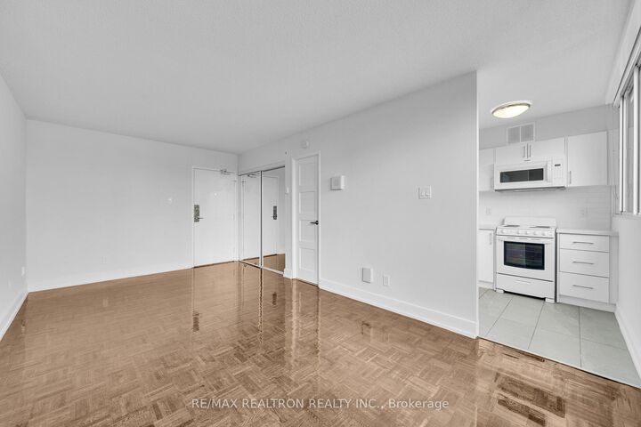 Property Photo:  33 Isabella Street 1505  ON M4Y 2P7 