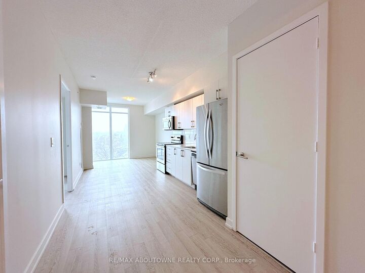 Property Photo: 763 Woodbine Avenue 605 ON M4E 2J4