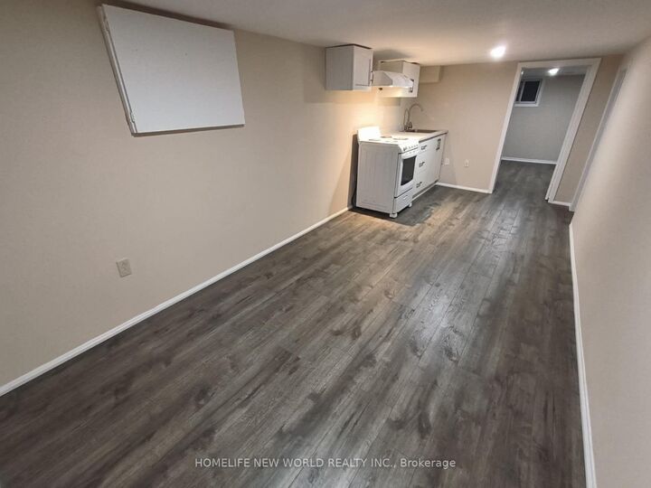 Property Photo:  55 Chamberlain B1 Avenue  ON M6E 4J9 