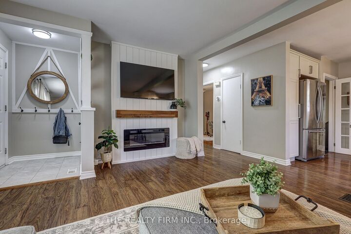 Property Photo:  697 Victoria Street  ON N5Y 4C3 