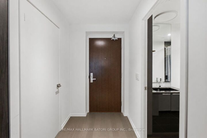 Property Photo: 70 Temperance Street 1708 ON M5H 4E8