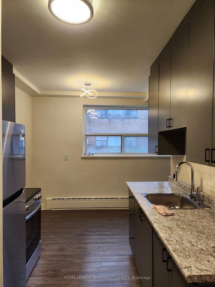 Property Photo:  2550 Keele Street 1  ON M6L 2N8 