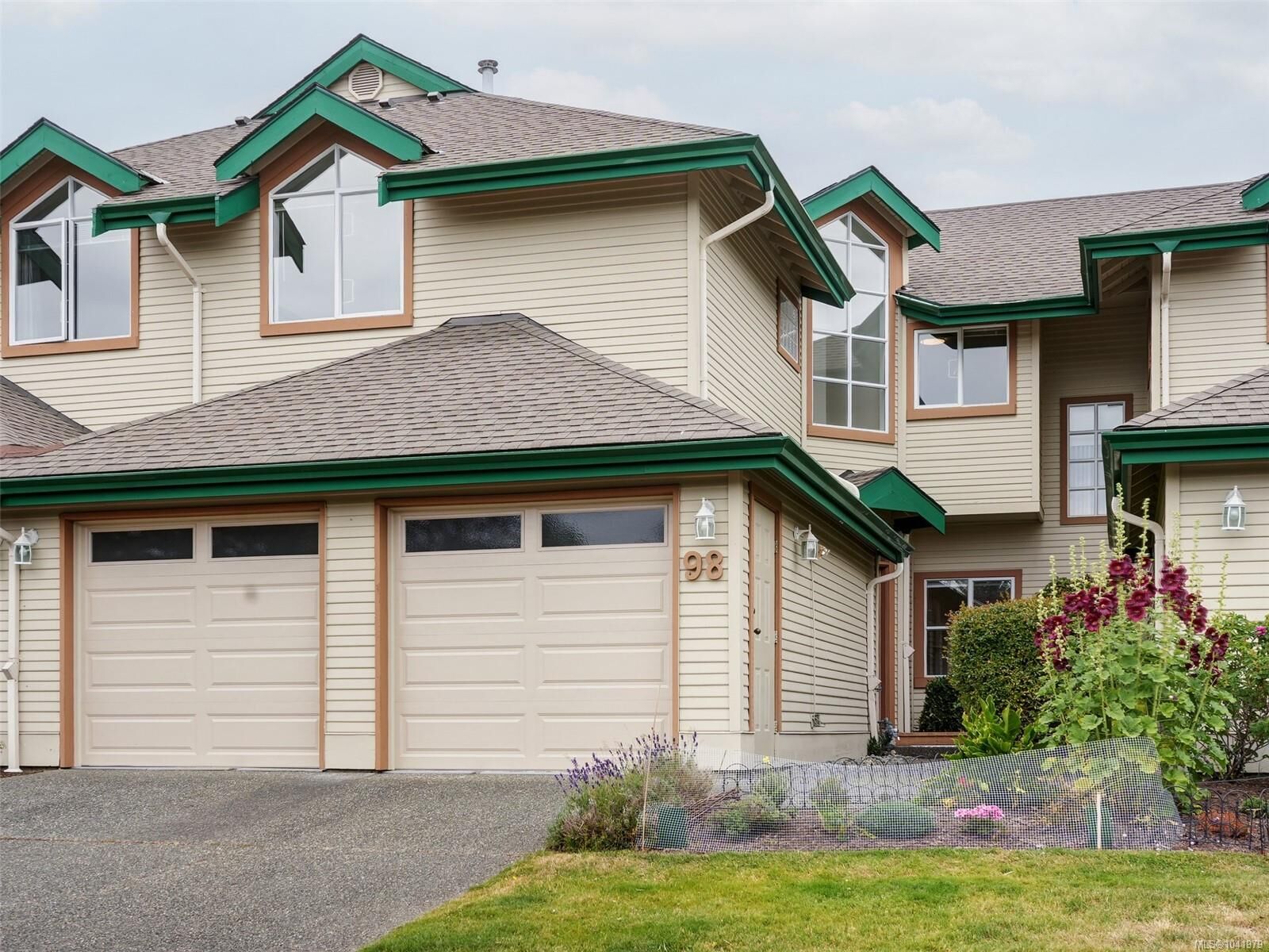Property Photo: 530 Marsett Pl #98 BC V8Z 7J2