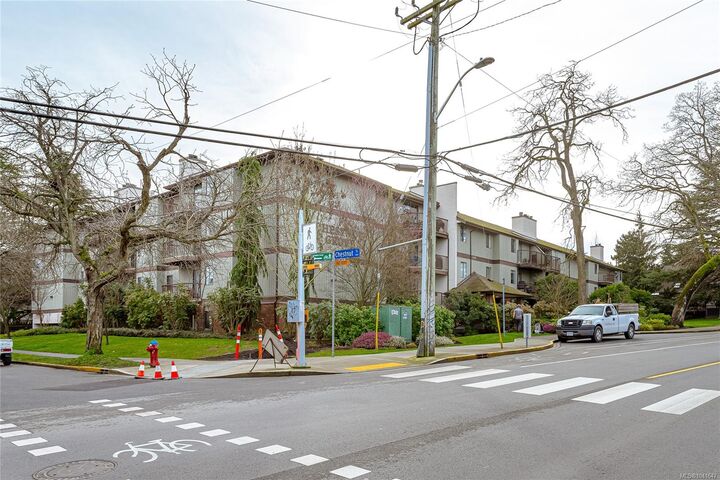 Property Photo:  1655 Begbie St #109  BC V8R 1L4 