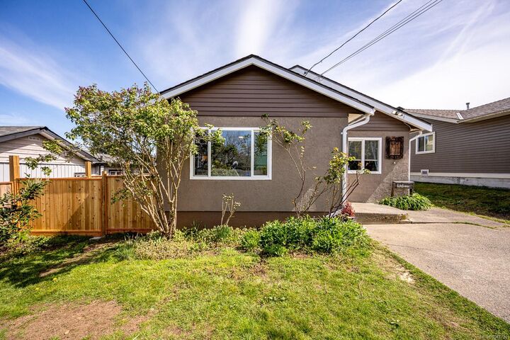 961 Greenwood St — photo 1
