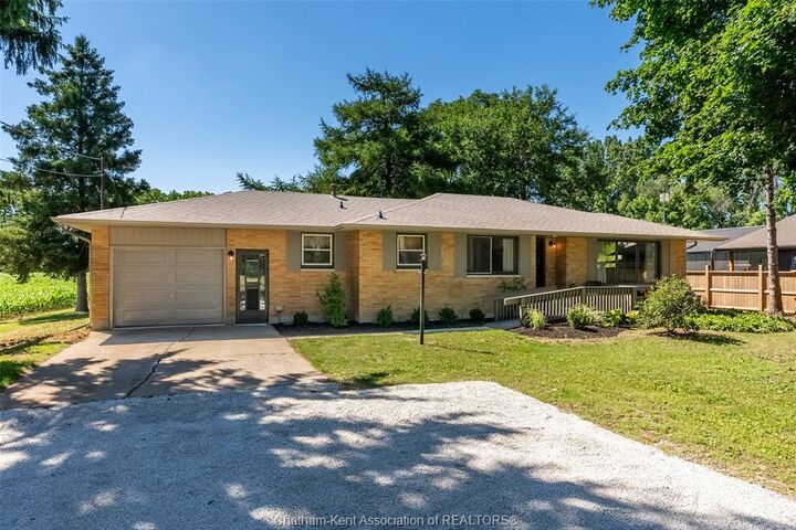 140 Gregory Drive East — photo 1