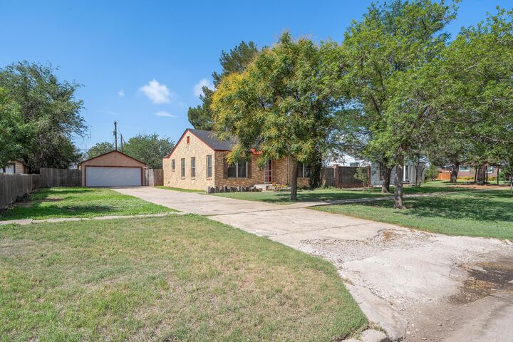 Property Photo: 1704 7th Avenue TX 79015
