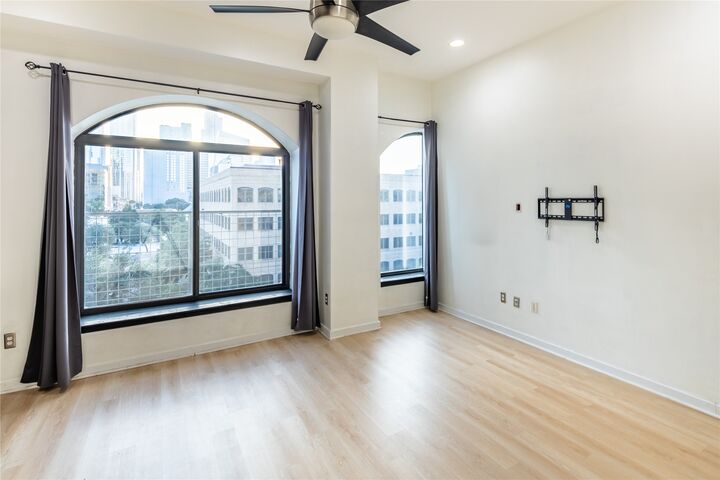 Property Photo: 507 Sabine Street 404 TX 78701