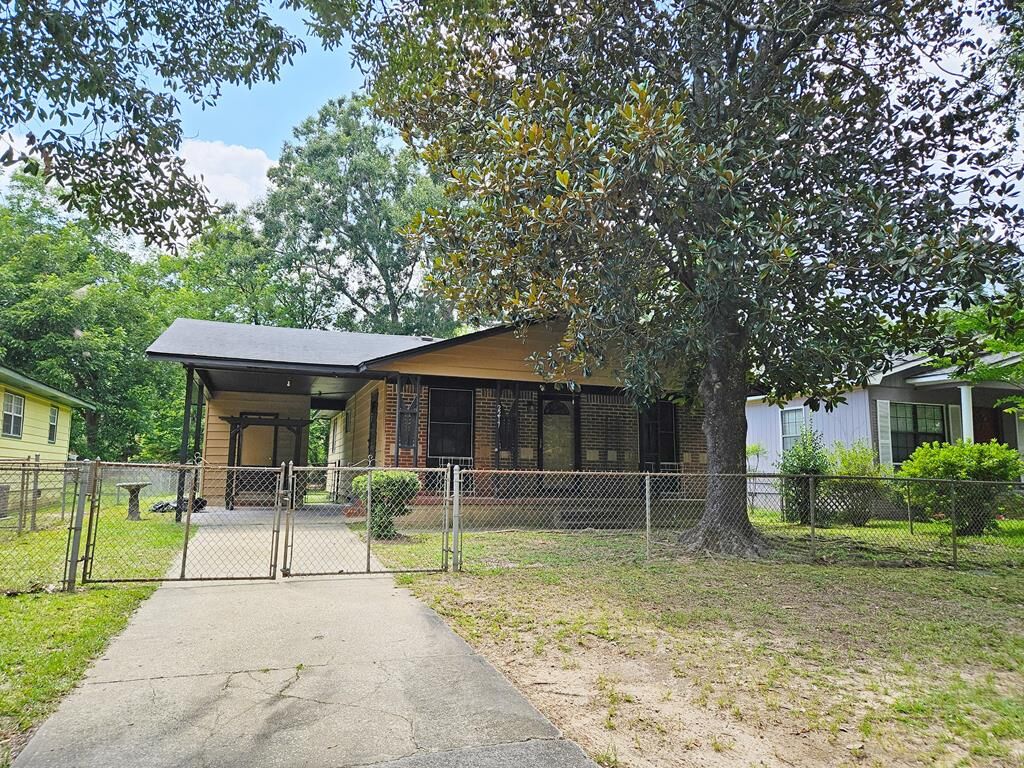 Property Photo: 2217 S Washington Street GA 31701