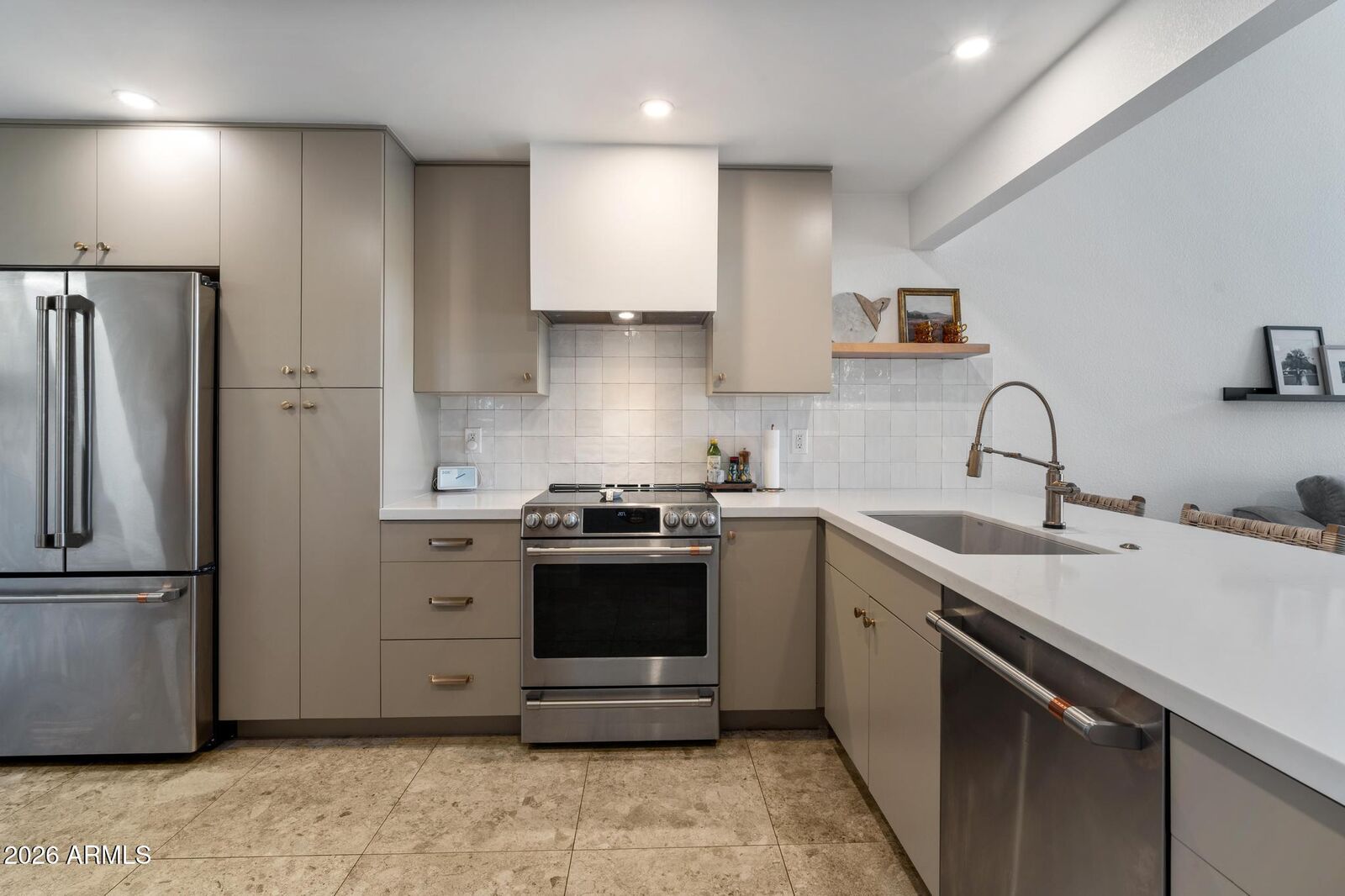 Property Photo: 1220 E Bluebell Lane AZ 85288
