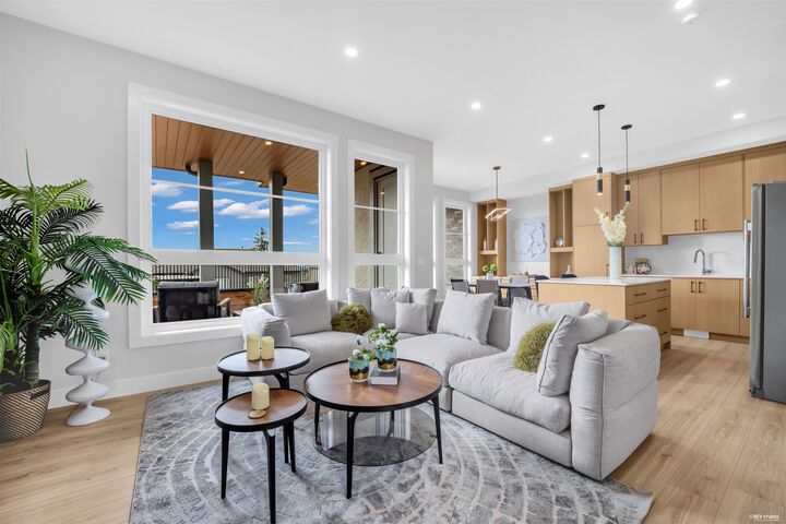 Property Photo: 946 Dansey Avenue BC V3K 3G7