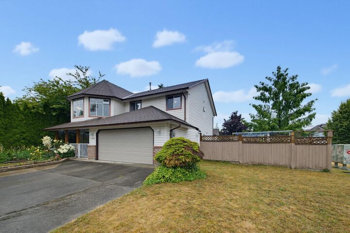 15299 93A Avenue — photo 1