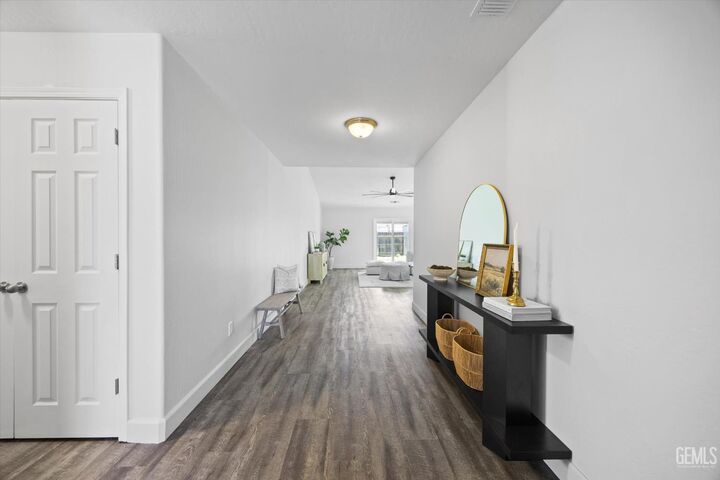 Property Photo:  11401 Eresma Drive  CA 93311 