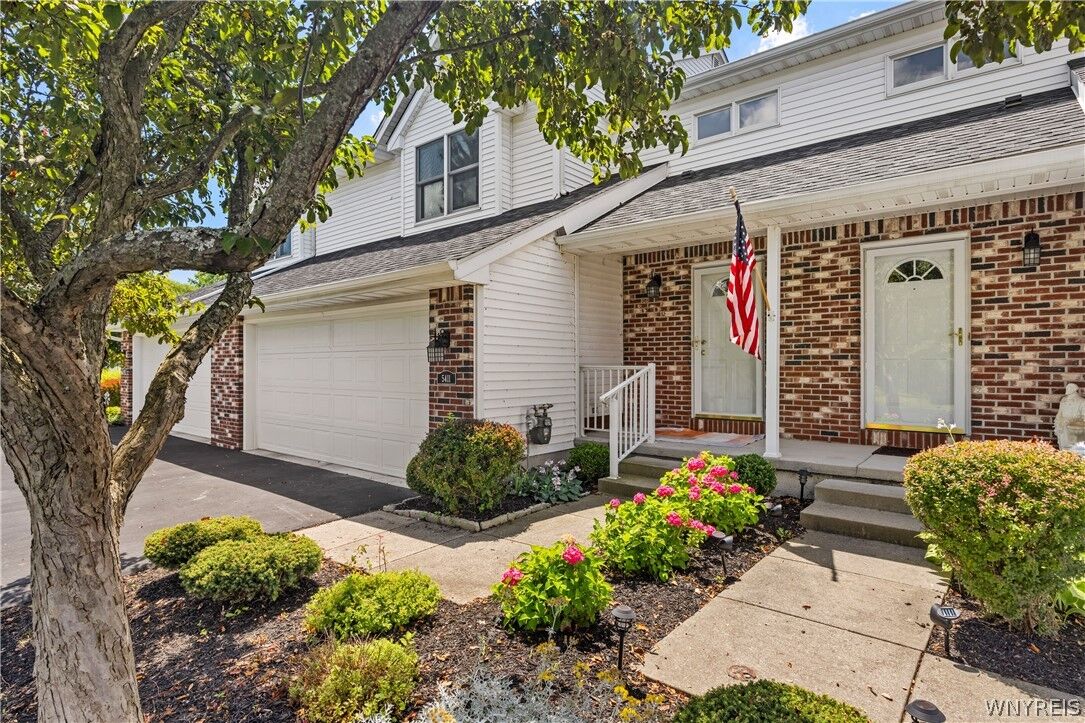 Property Photo:  5411 Village Station Circle  NY 14221 