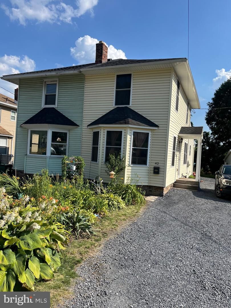 Property Photo: 42 E Columbia Road PA 17025