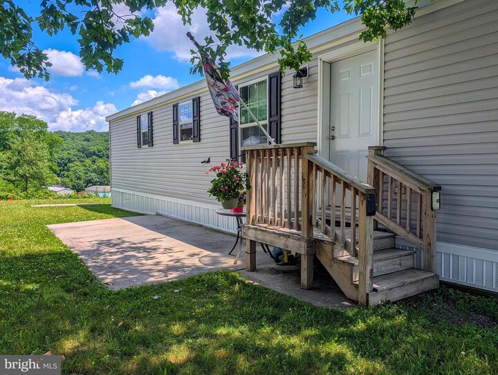 Property Photo:  210 Chestnut St  PA 15554 