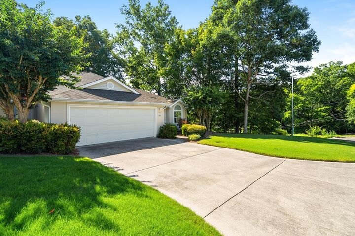 Property Photo: 300 Bowen Place GA 30720