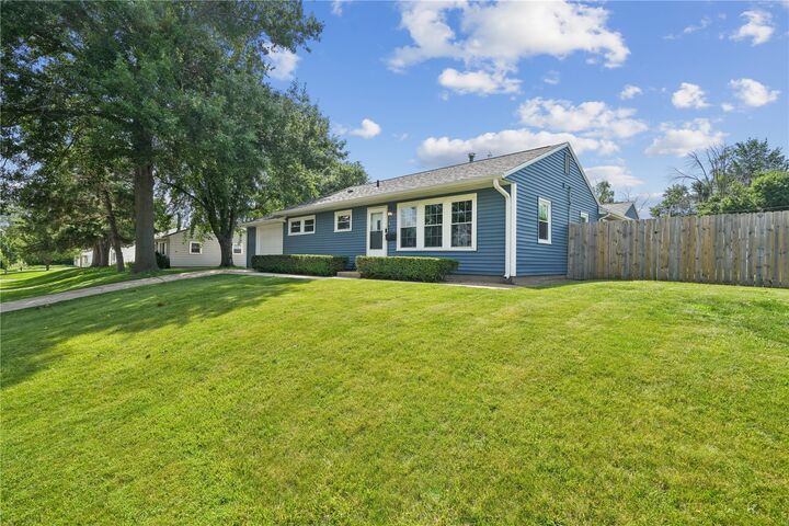 Property Photo:  415 Linwood Street SW  IA 52404 