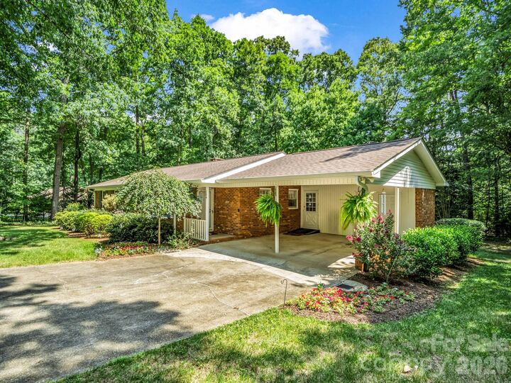 Property Photo: 104 Dill Circle SC 29356