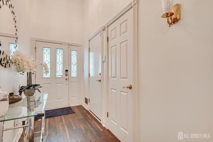 Property Photo:  162 Coppertree Court  NJ 08820 