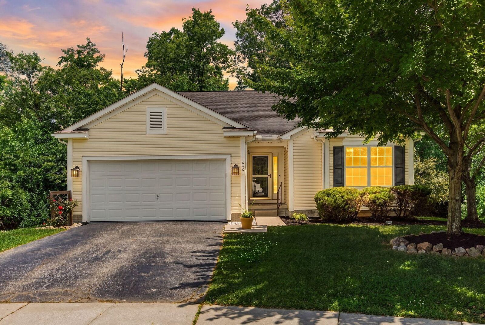 Property Photo: 4481 Glenwood Spring Court OH 43228