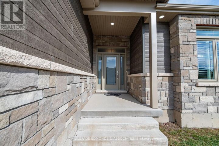 Property Photo: 517 Sydenham Street ON K8A 8K5