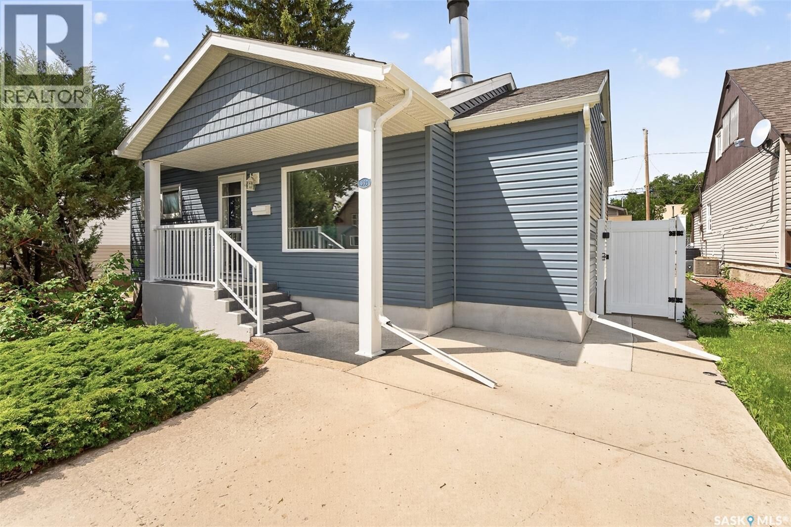 Property Photo: 892 7th Avenue NW SK S6H 4C2