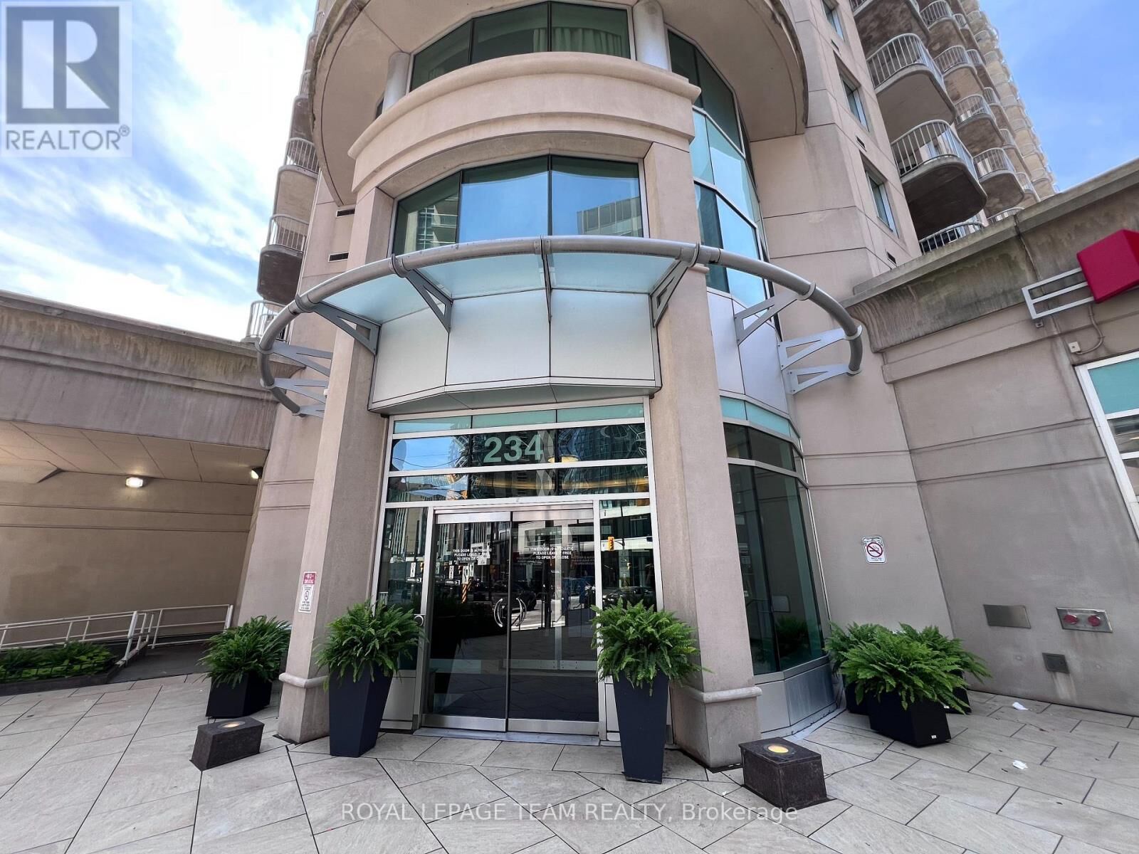 Property Photo:  234 Rideau Street 1007  ON K1N 0A9 