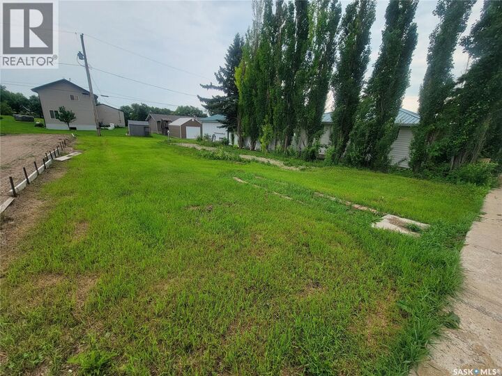 Property Photo:  22 4th Street  SK S0L 0S0 