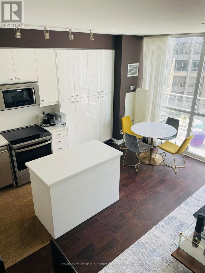 Property Photo: 225 Webb Drive 703 ON L5B 4P2