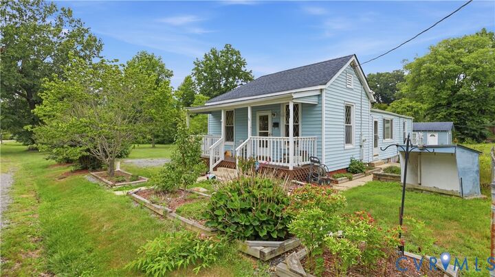 Property Photo: 111 N Ivy Avenue VA 23075