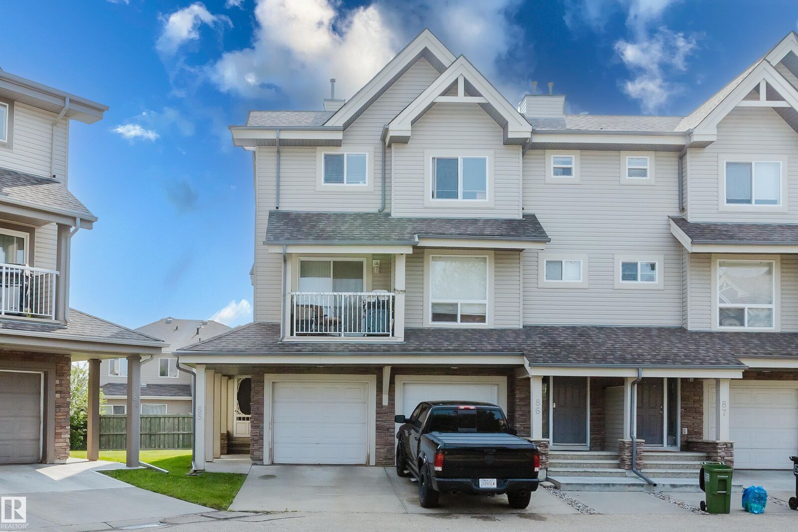 Property Photo: 12050 17 Avenue SW 85 AB T6W 1X4