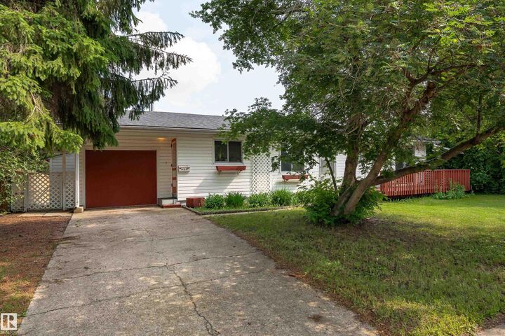 Property Photo: 947 Alder Avenue AB T8A 1V7