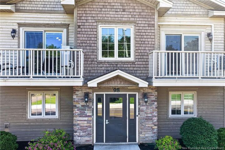 Property Photo: 98 Pleasant Street 201 NB E4P 2L6