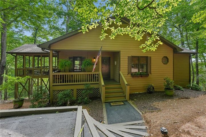 Property Photo: 1482 Valley View Drive GA 30143