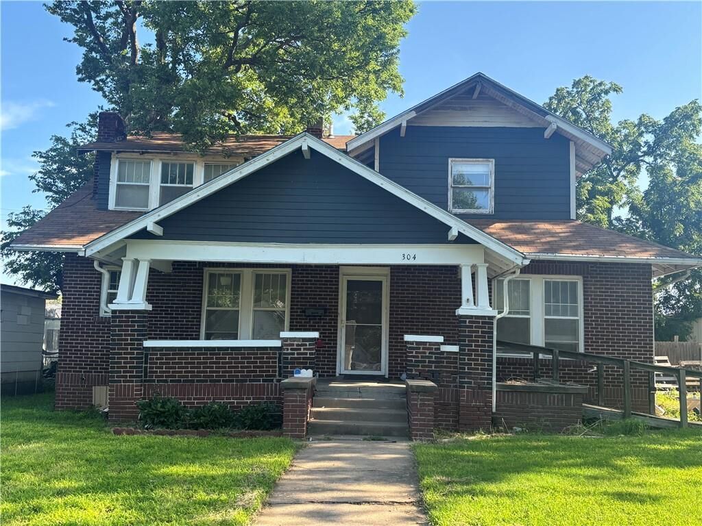 Property Photo:  304 E 4th Street  KS 67335 