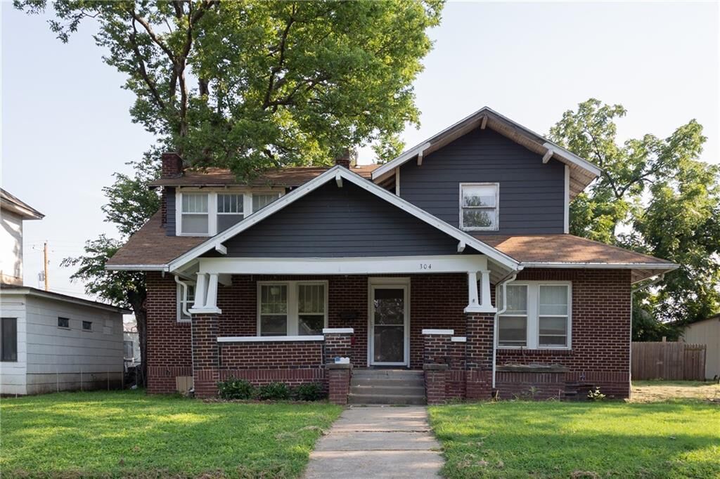 Property Photo: 304 E 4th Street KS 67335