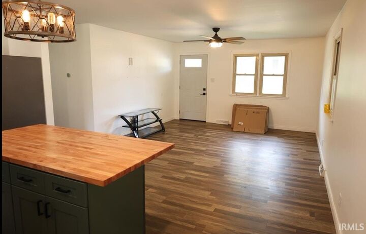 Property Photo: 204 W Olive Street IN 47601