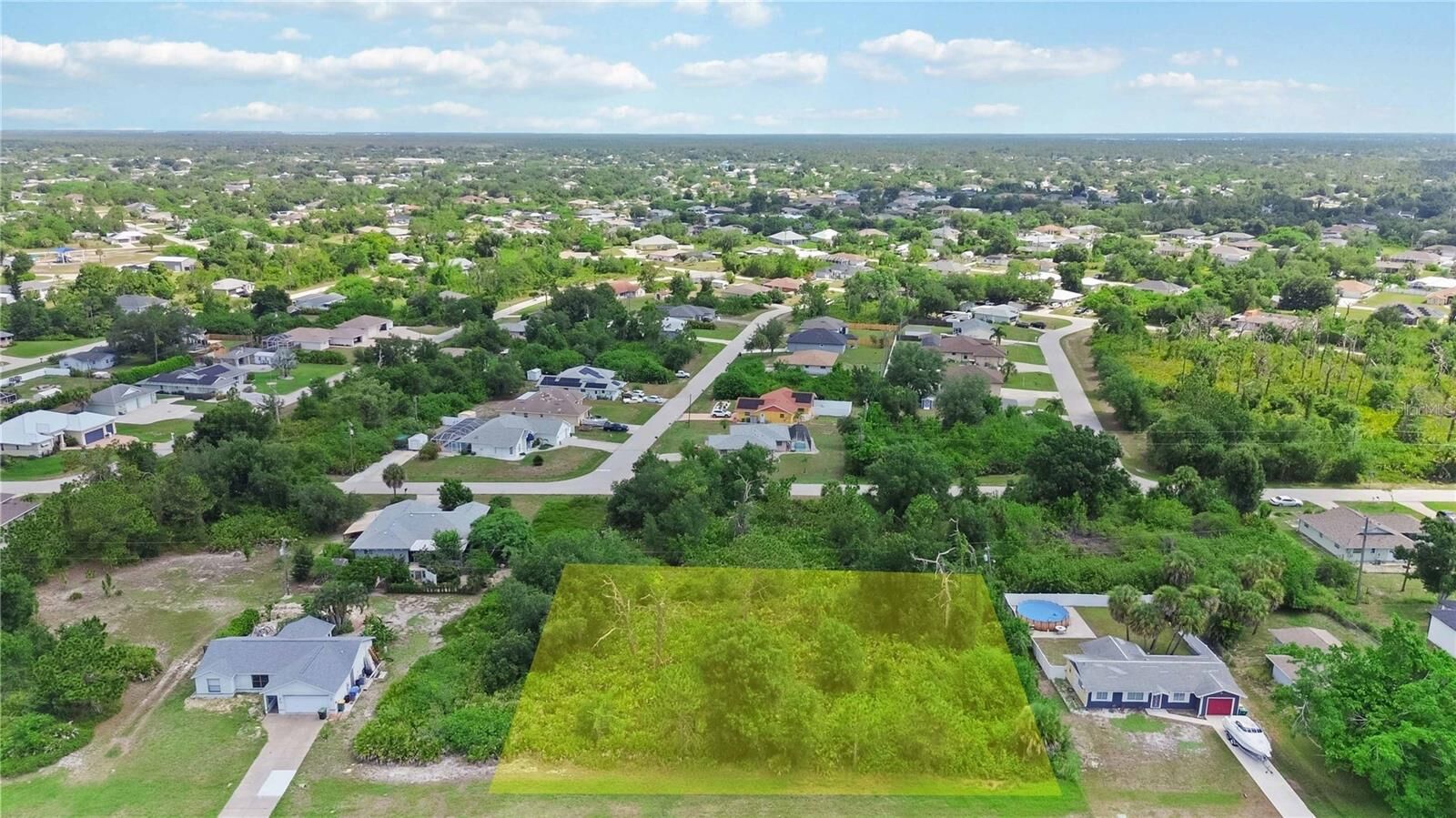 Property Photo: 11236 Gulfstream Boulevard FL 33981