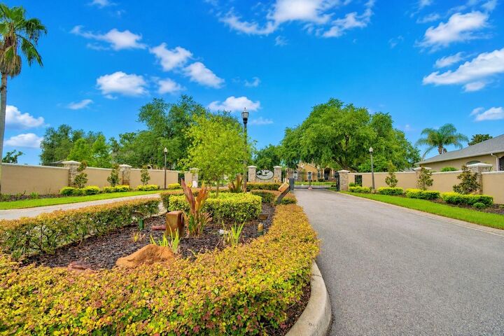 Property Photo:  5516 Black Hawk Lane  FL 33810 