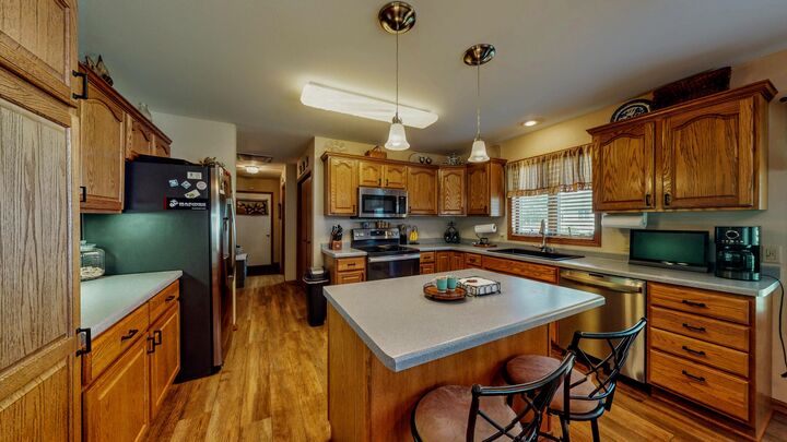 Property Photo:  1505 Raveen St  WI 53538 