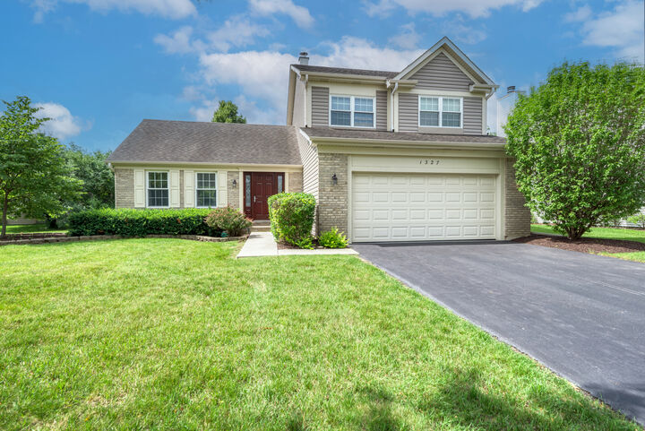Property Photo:  1327 Northgate Drive  IL 60103 
