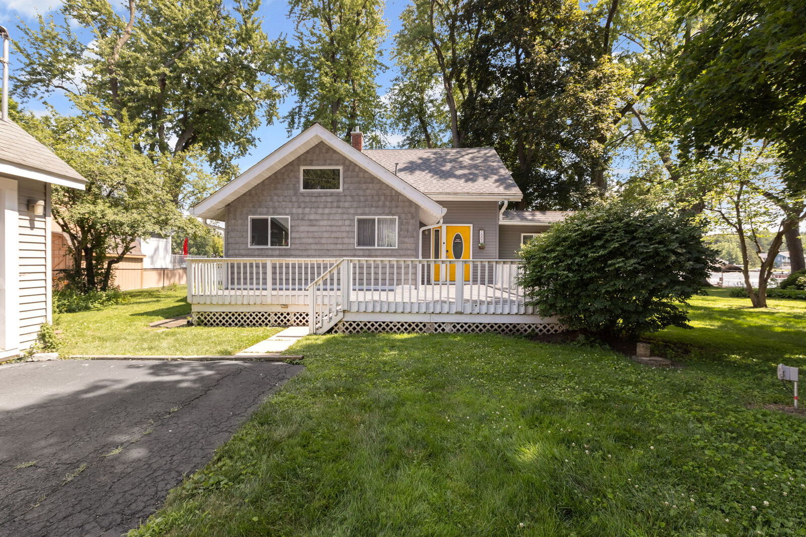 Property Photo: 1501 Sunnyside Beach Drive IL 60051