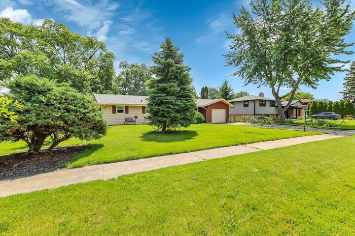 Property Photo:  443 Glendale Road  IL 60172 