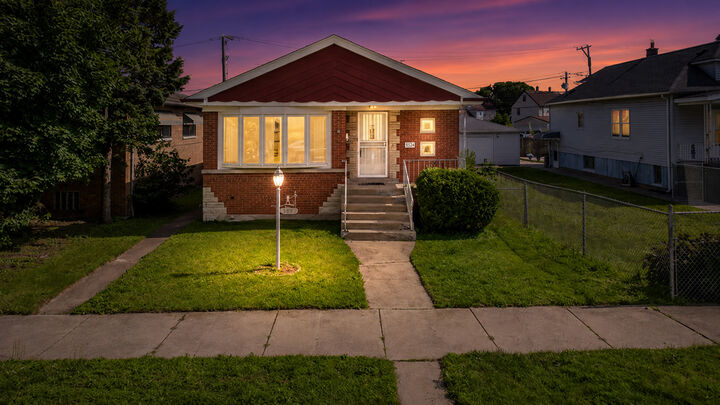 Property Photo: 3307 E 136th Street IL 60633