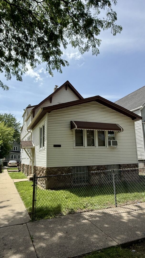 Property Photo: 6442 S Wolcott Avenue IL 60636