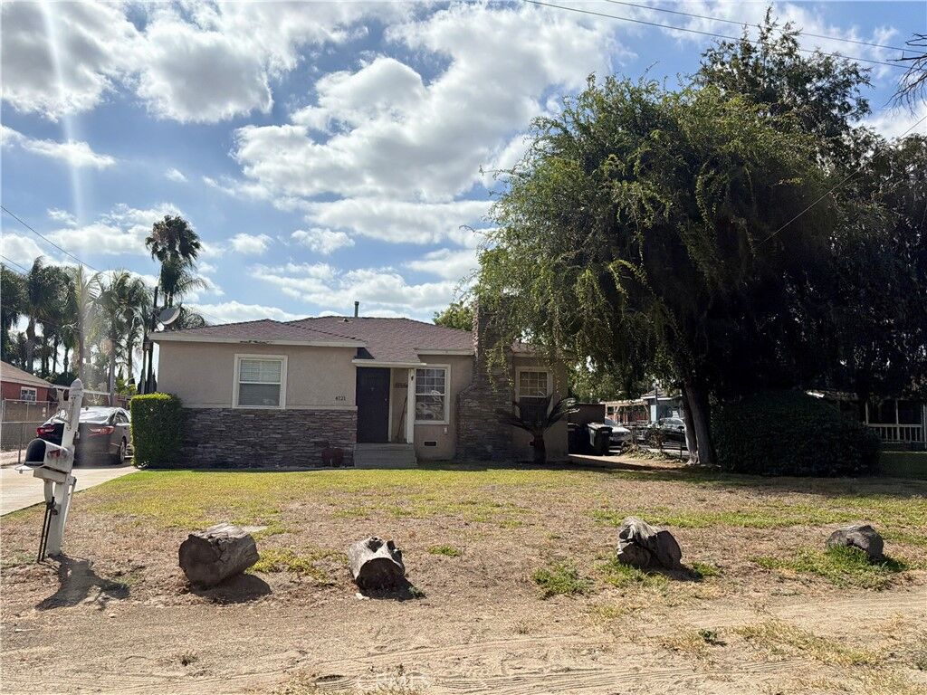 Property Photo:  4121 Amistad Ave  CA 90660 