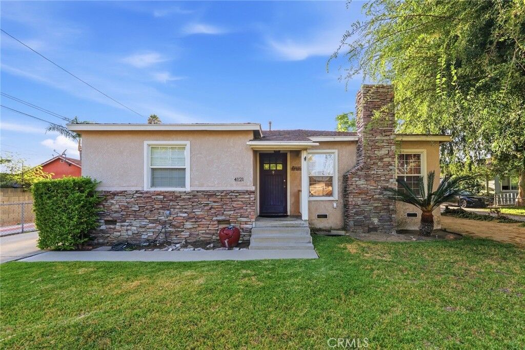 Property Photo:  4121 Amistad Ave  CA 90660 