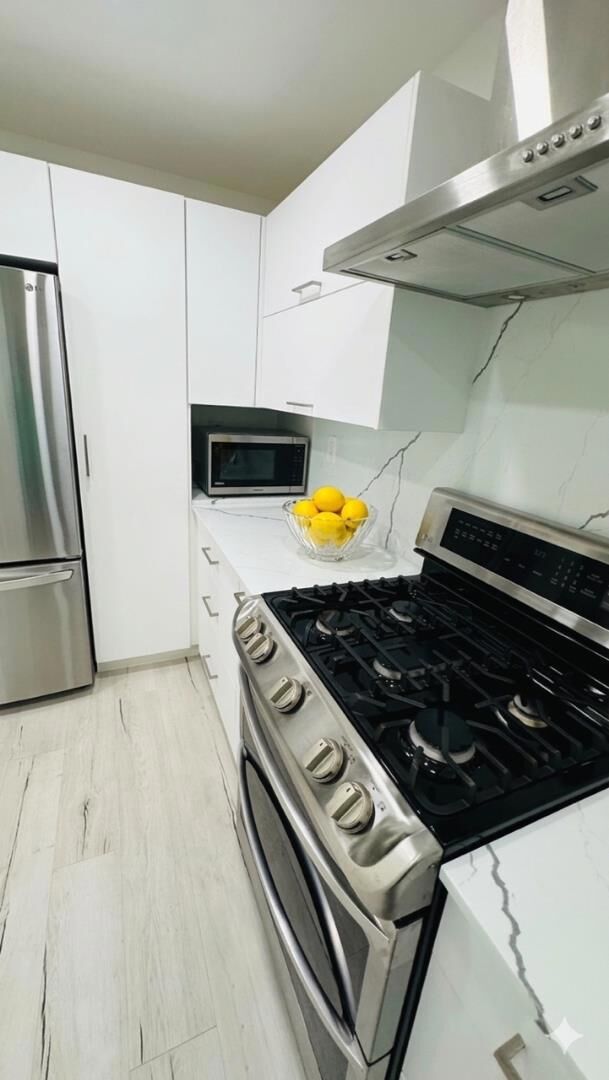 Property Photo:  930 California Avenue 105  CA 90403 