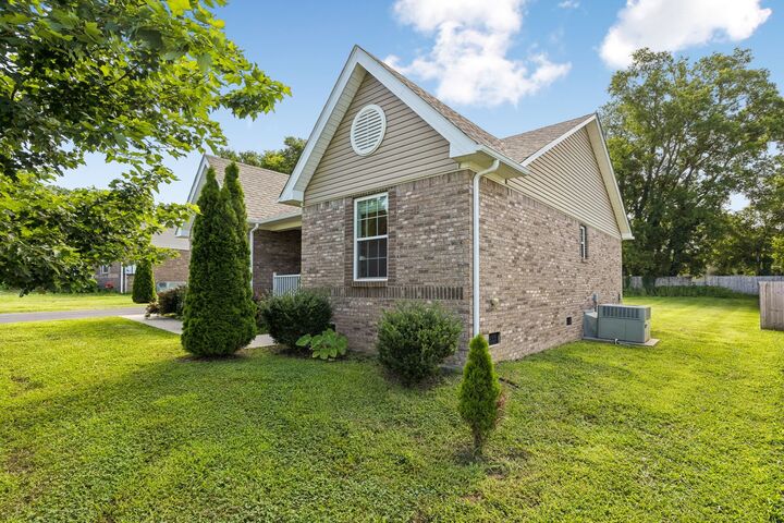 Property Photo: 1909 Susan Rd TN 38401